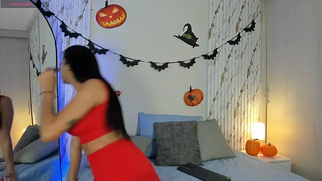 Snapshot of MissVioleet_ chatting on 10.22.25 MissVioleet  online show from 10.22.25