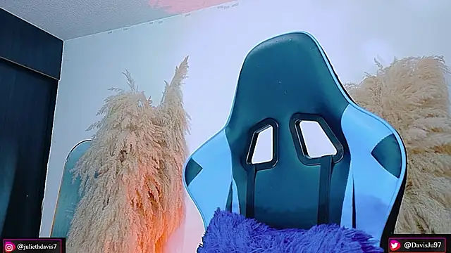 JulietaDavis online show from 04.13.26