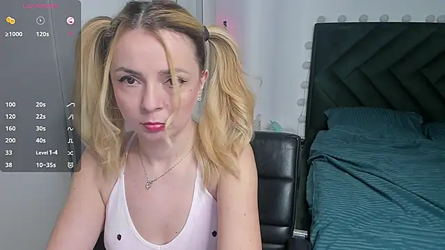 Snapshot of LovelyAria_ chatting on 09.22.25 LovelyAria  online show from 09.22.25