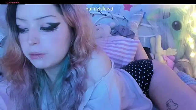 Snapshot of bunnyislewd chatting on 04.28.26 bunnyislewd online show from 04.28.26