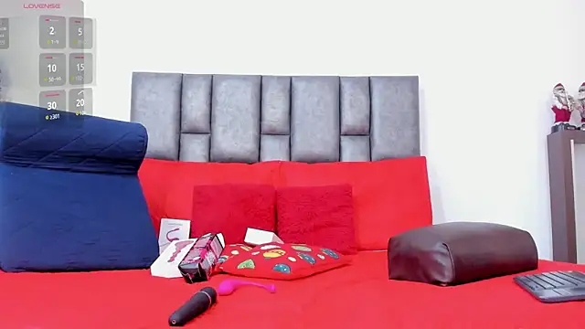 miaroberts69 online show from 12.20.25