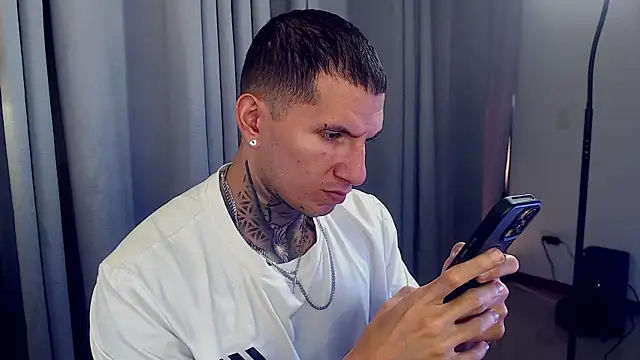 Snapshot of Shane_Clay chatting on 10.10.25 Shane Clay online show from 10.10.25