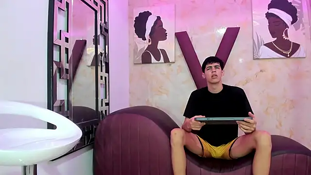 TWINKS FRIENDS online show from 01.11.26