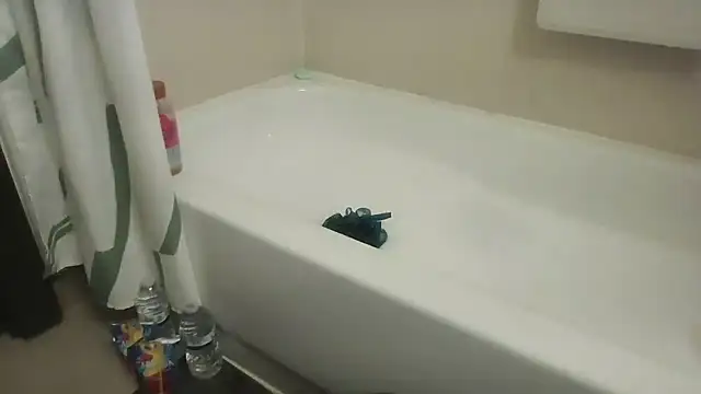 Snapshot of OasisChill33 chatting on 10.22.25 OasisChill33 online show from 10.22.25