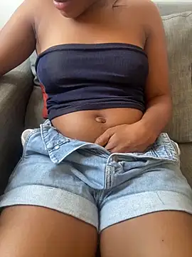 Snapshot of PrettyNina77 chatting on 10.22.25 PrettyNina77 online show from 10.22.25