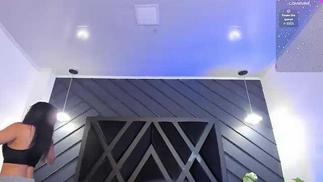 zoe martins  online show from 09.30.25