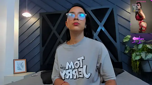 zoe martins  online show from 10.07.25