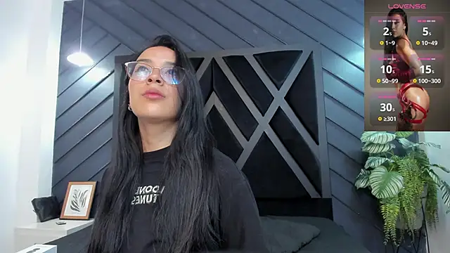 zoe martins  online show from 11.21.25