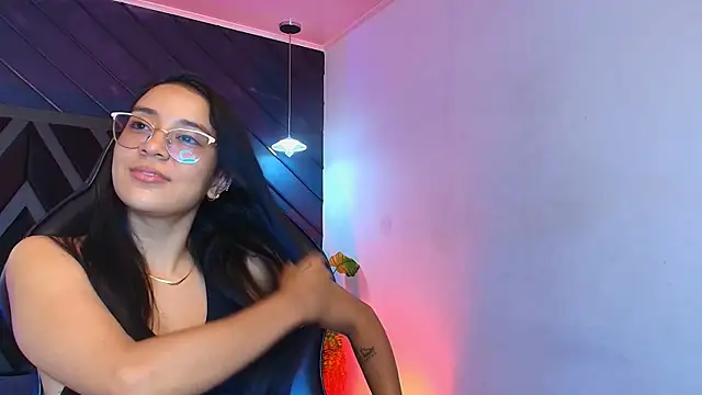 Snapshot of zoe_martins_ chatting on 04.18.26 zoe martins online show from 04.18.26