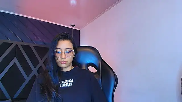 Snapshot of zoe_martins_ chatting on 04.19.26 zoe martins online show from 04.19.26
