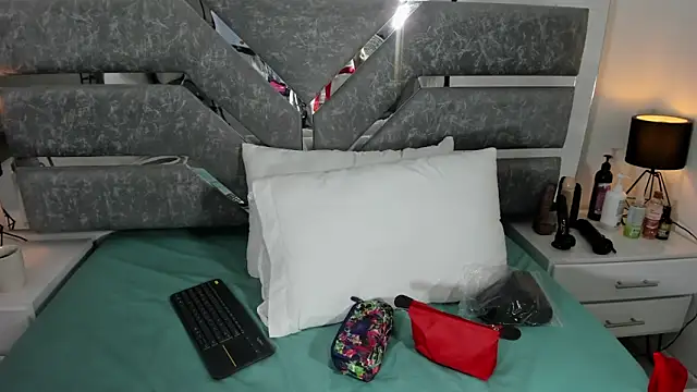 Karla-Lin online show from 10.31.25