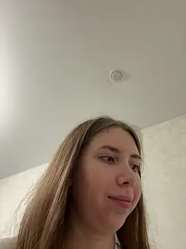 EvaAkins online show from 04.03.26