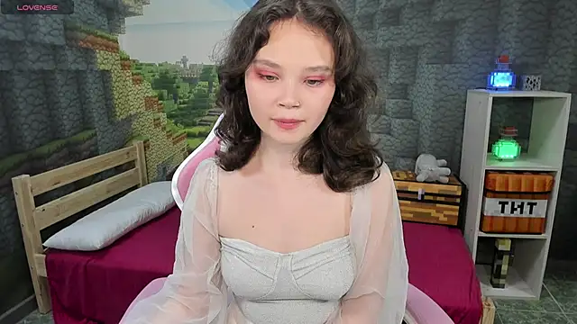 EmilyChaves online show from 09.18.25