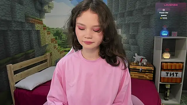 EmilyChaves online show from 09.28.25