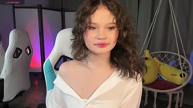 EmilyChaves online show from 10.10.25