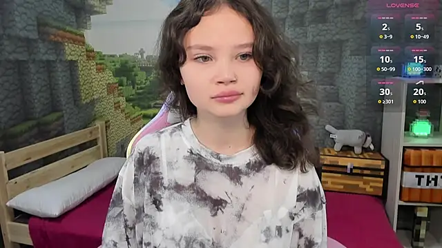 EmilyChaves online show from 10.14.25