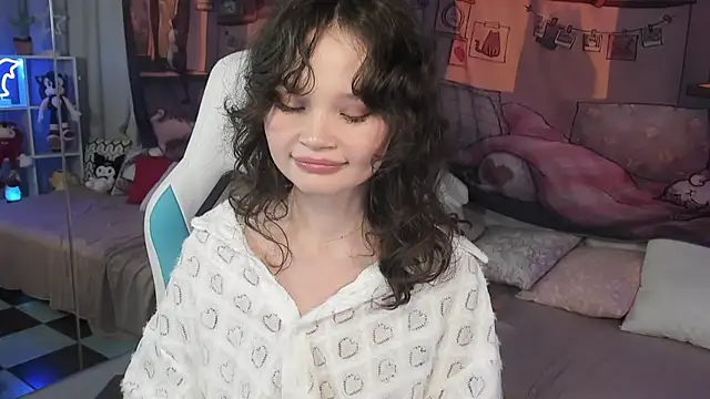 EmilyChaves online show from 11.22.25