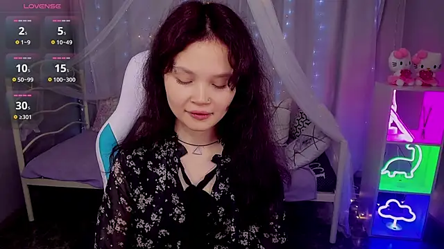 Snapshot of EmilyChaves chatting on 04.27.26 EmilyChaves online show from 04.27.26