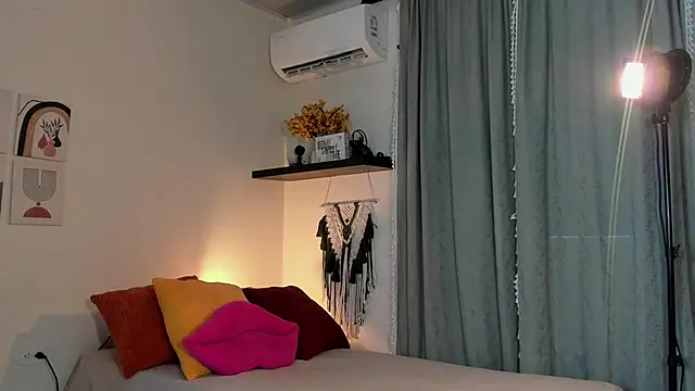 isabella-garcia- online show from 09.28.25