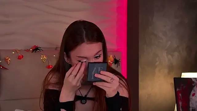 DianaGlow online show from 10.20.25