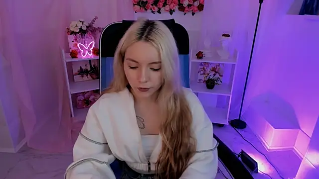 AuroraWrenfield online show from 09.19.25