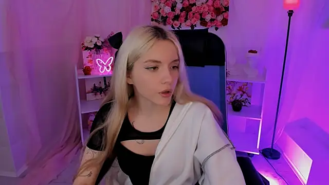 AuroraWrenfield online show from 09.22.25