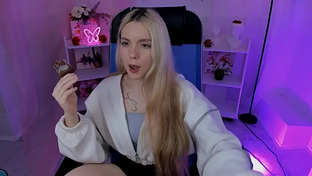 AuroraWrenfield online show from 09.24.25