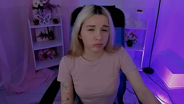 AuroraWrenfield online show from 09.29.25