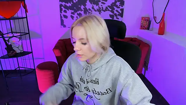 AuroraWrenfield online show from 12.18.25