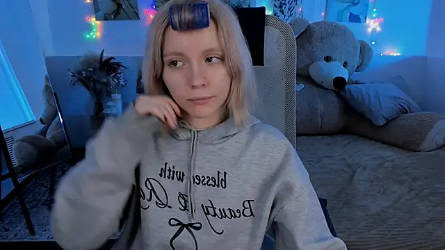 AuroraWrenfield online show from 02.17.26