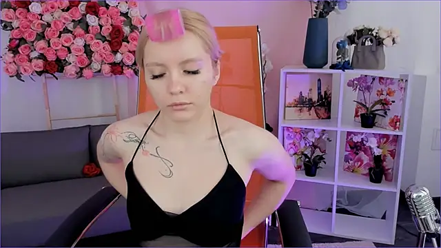 AuroraWrenfield online show from 02.24.26