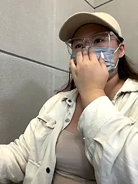 Snapshot of ariel_613 chatting on 10.15.25 ariel 613 online show from 10.15.25