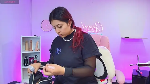 Aphriil   online show from 10.21.25