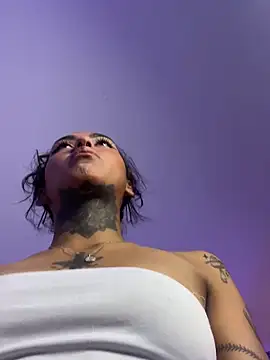 iamkatty  online show from 09.17.25