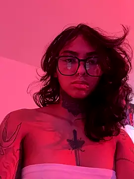 iamkatty  online show from 11.02.25