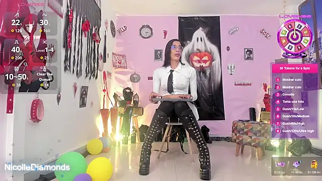 Snapshot of NicolleDiamonds_cg chatting on 10.27.25 NicolleDiamonds cg online show from 10.27.25