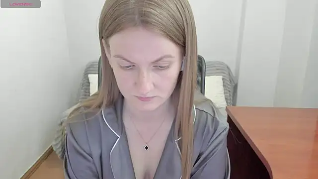 Snapshot of Alisha_Skyes chatting on 05.08.26 Alisha Skyes online show from 05.08.26
