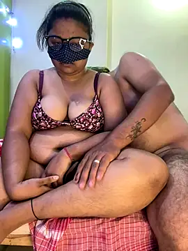 Snapshot of SwatiCam chatting on 11.08.25 SwatiCam online show from 11.08.25