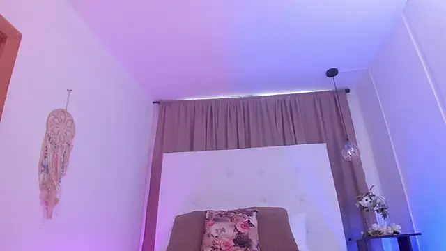 M0lly Beckers online show from 10.27.25