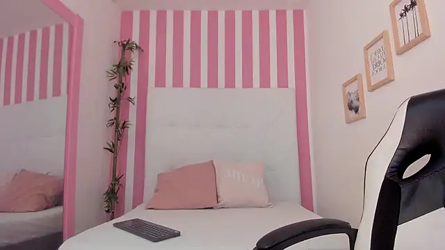 M0lly Beckers online show from 01.16.26