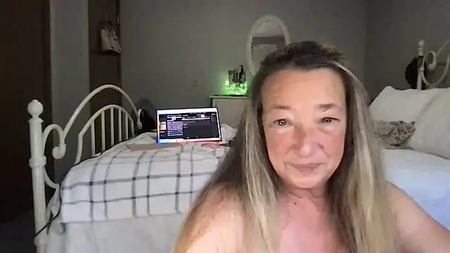 Snapshot of milf-Lacey chatting on 10.16.25 milf-Lacey online show from 10.16.25