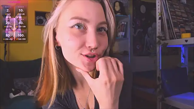 Snapshot of Nicole_matt chatting on 10.16.25 Nicole matt online show from 10.16.25