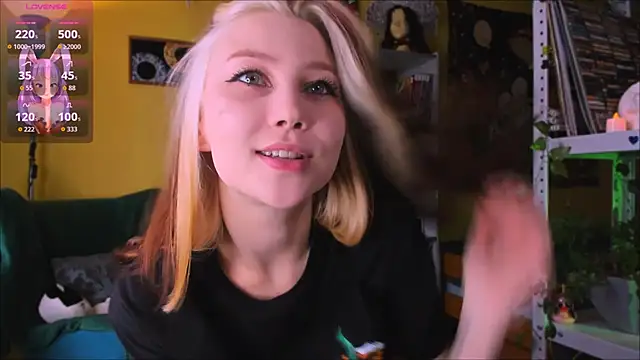 Snapshot of Nicole_matt chatting on 10.26.25 Nicole matt online show from 10.26.25