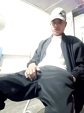 Snapshot of zebba12 chatting on 10.05.25 zebba12 online show from 10.05.25