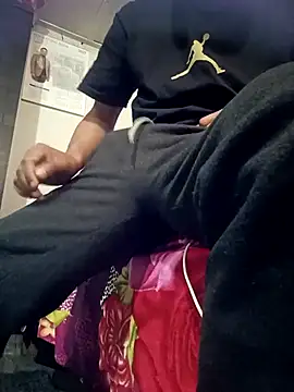 Snapshot of zebba12 chatting on 11.02.25 zebba12 online show from 11.02.25