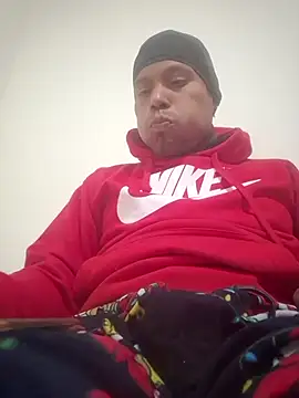 Snapshot of uratre chatting on 11.28.25 uratre online show from 11.28.25