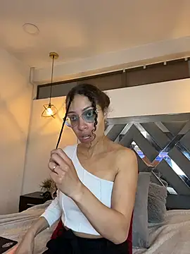 Hanna Cornee  online show from 11.14.25