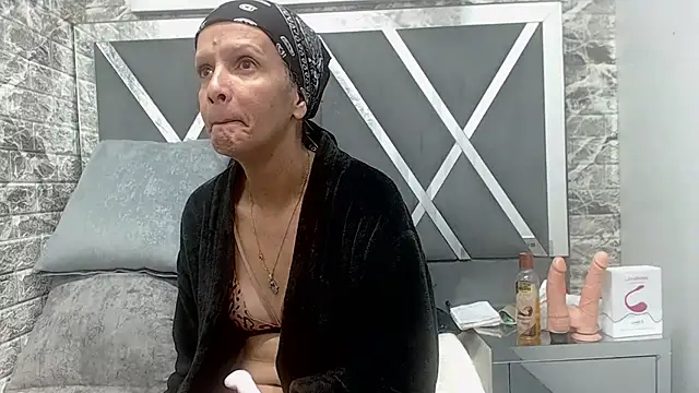 Snapshot of YanetRose chatting on 09.22.25 YanetRose online show from 09.22.25