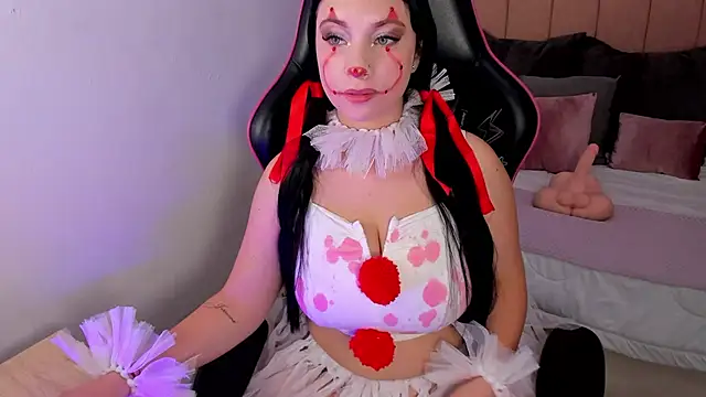 Snapshot of cloe_weiss chatting on 10.31.25 cloe weiss online show from 10.31.25