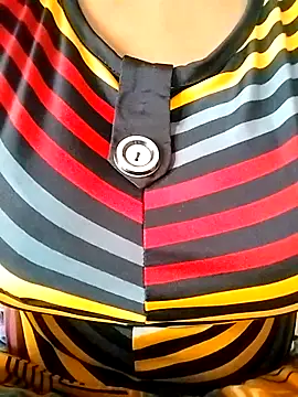 Snapshot of Ponds_beauty chatting on 09.12.25 Ponds beauty online show from 09.12.25